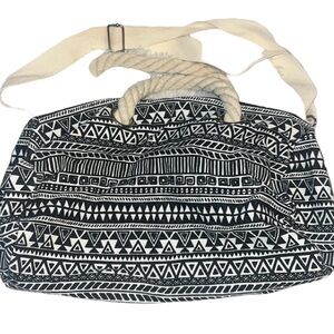 Overnight weekender bag black and white